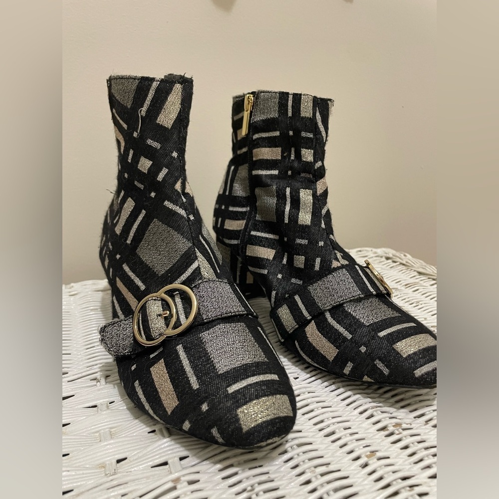 Bleecker & Bond Black Silver Lacey Plaid Buckle Zip Heeled Booties Size 10M